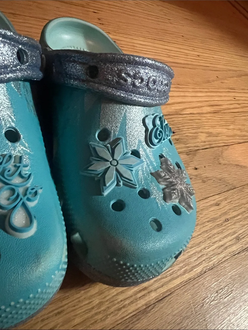 CROCS Kids Aqua Elsa Glitter Strap Clogs